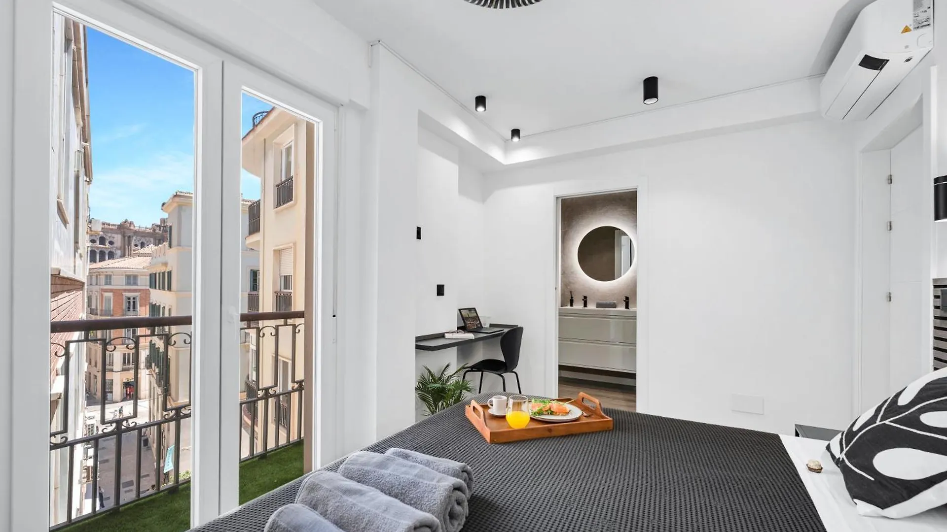 Las Flores Luxury Apartment location